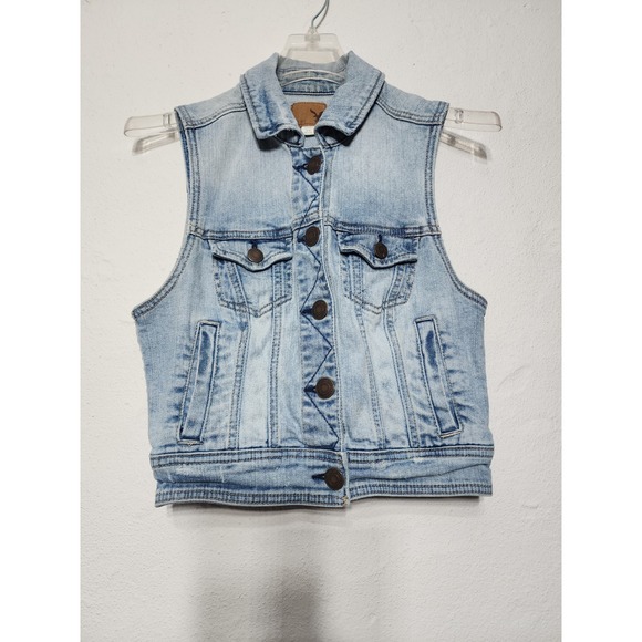 American Eagle Outfitters Jackets & Blazers - American Eagle Denim Vest Women S Light‎ Wash Button Front vest